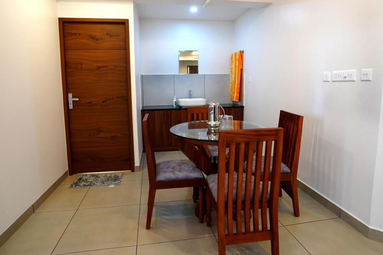 Kadampanattu'S Homestay Kochi Bagian luar foto